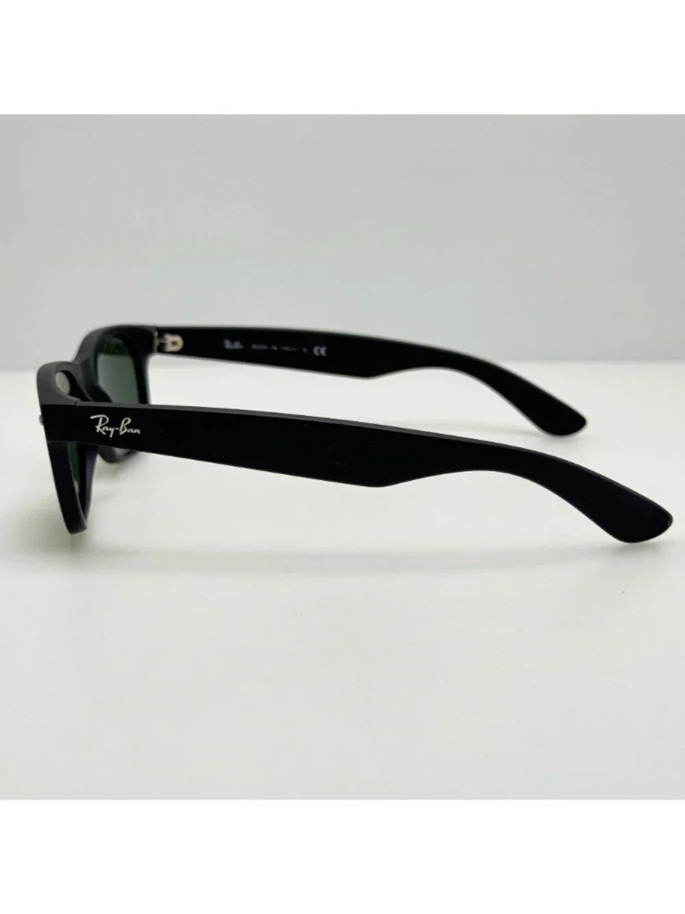 Ray Ban Sunglasses RB 2132 “New Wayfarer” 622 52-18-145 B